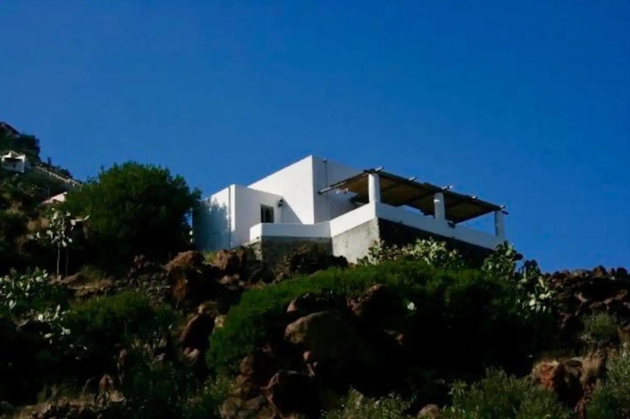 Villa The House Of The Rock à Alicudi Extérieur photo